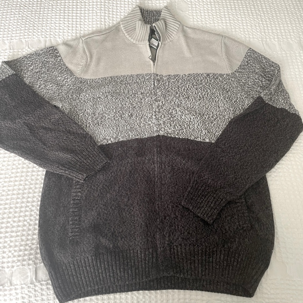 NWT Men’s large full zip sweater from Commerce.